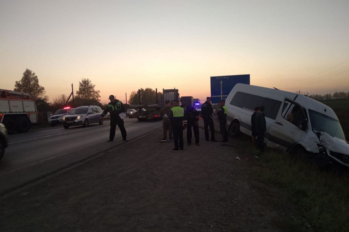 Автобус с детьми попал в ДТП на Пермском тракте | 24.09.2023 | Екатеринбург  - БезФормата